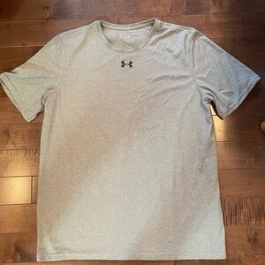 Men’s Under Armour medium Short Sleeve Tee